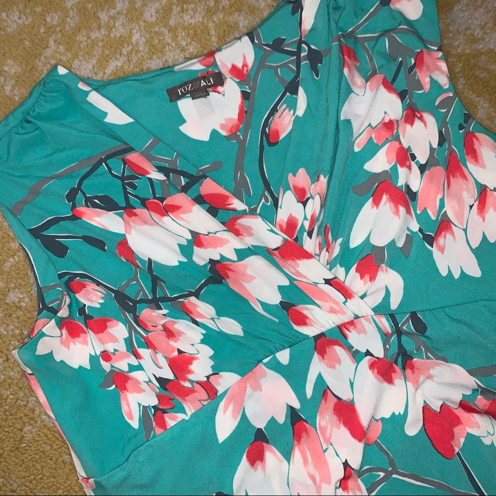Dress cute and fitted size 14 - Picture 2 of 6